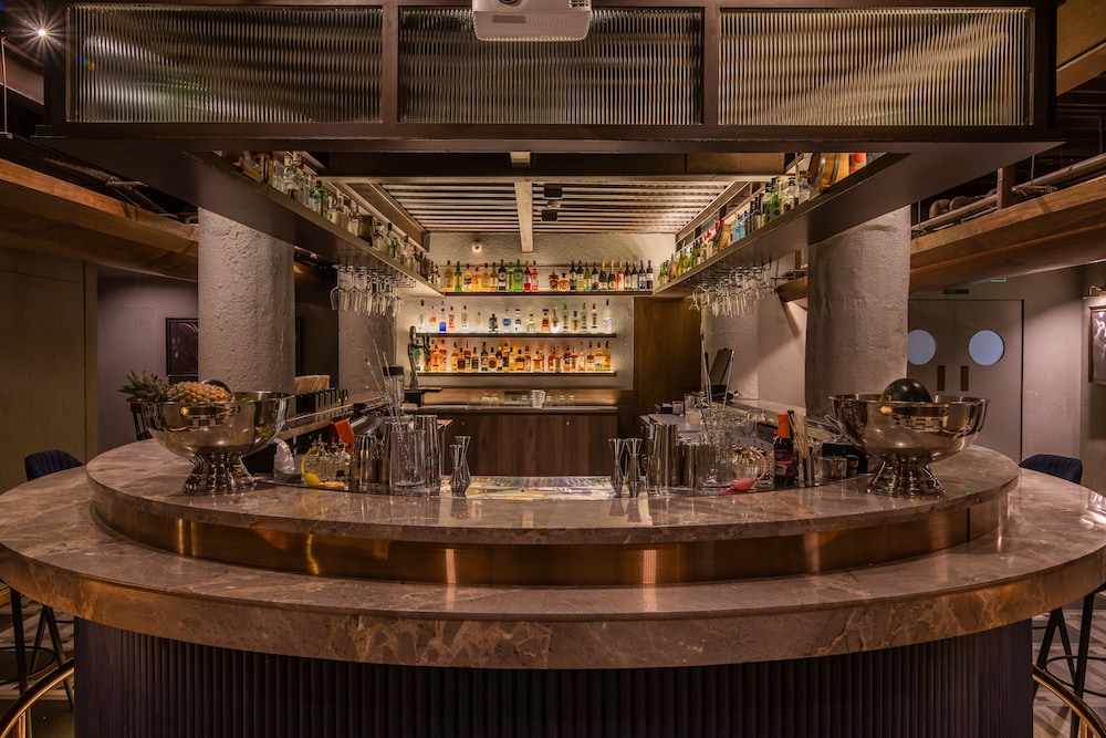 37th Crescent Hotel 34/50