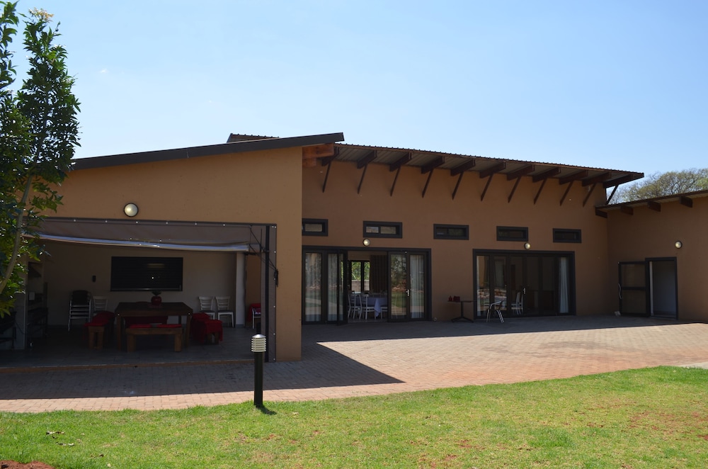 Manor Hills Guest Lodge 1/40