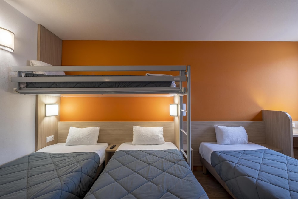 PREMIERE CLASSE HOTEL ROISSY - AEROPORT CDG - LE MESNIL AMELOT 27/61