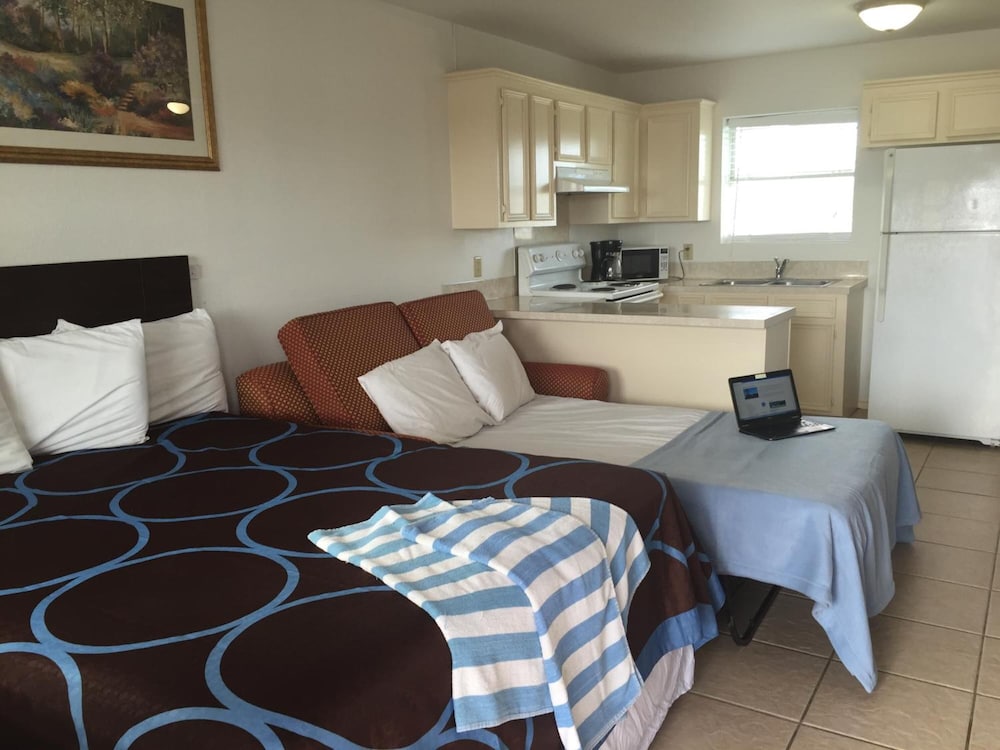 Port Isla Inn 11/53