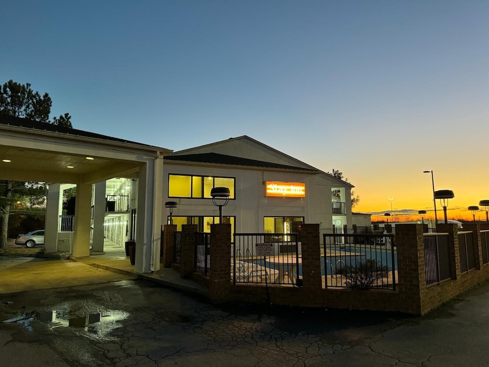 Super 8 by Wyndham Kannapolis image