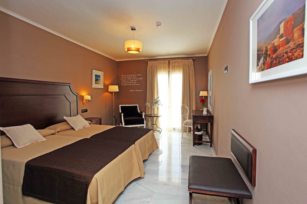 La Fonda Hotel 24/68