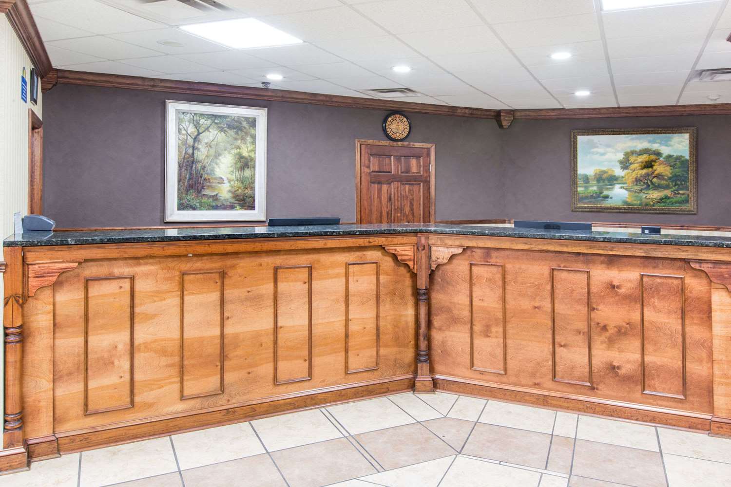 Days Inn by Wyndham Columbus-North Fort Moore 7/25