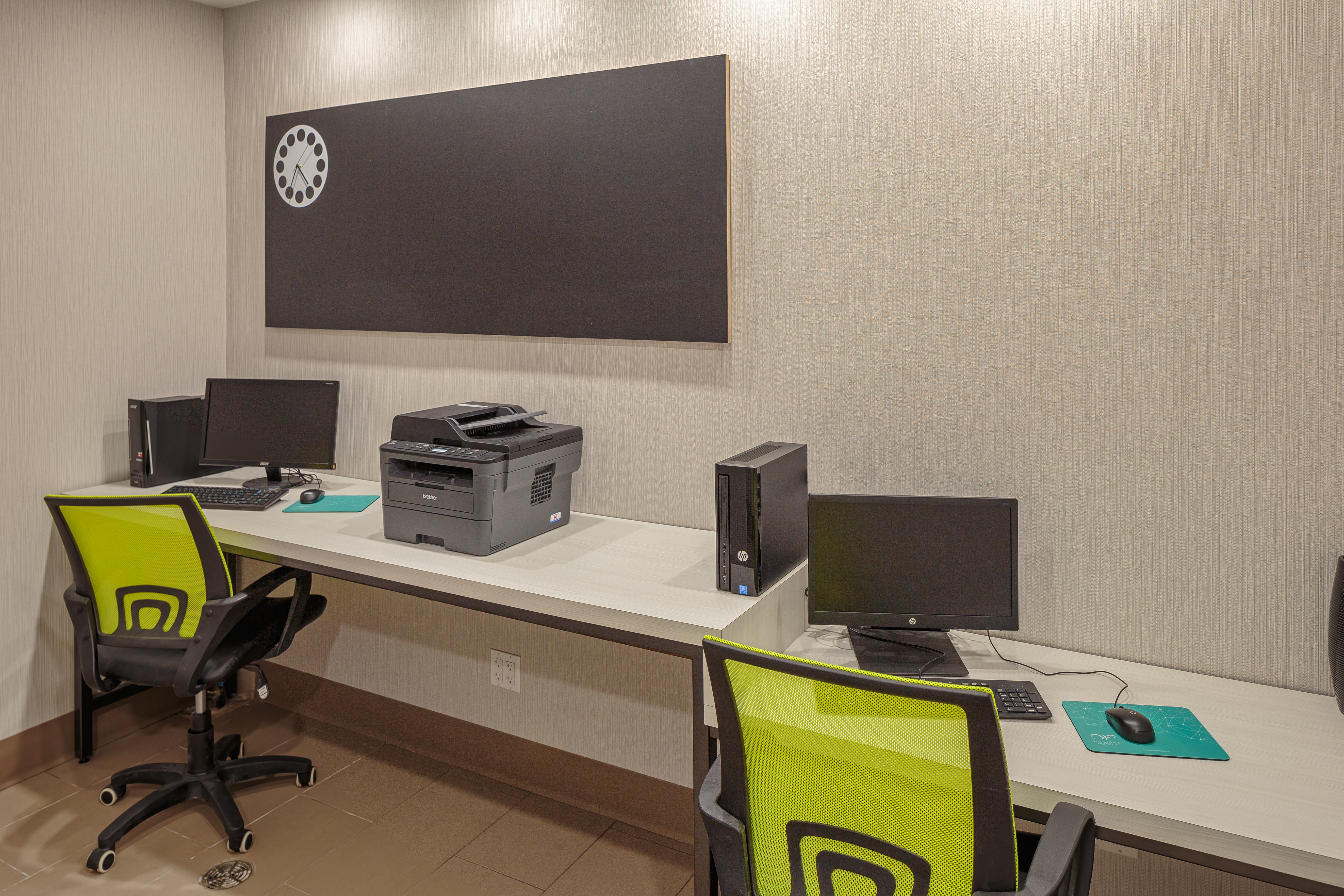 Holiday Inn Express Hotel Suites Belleville 46/54