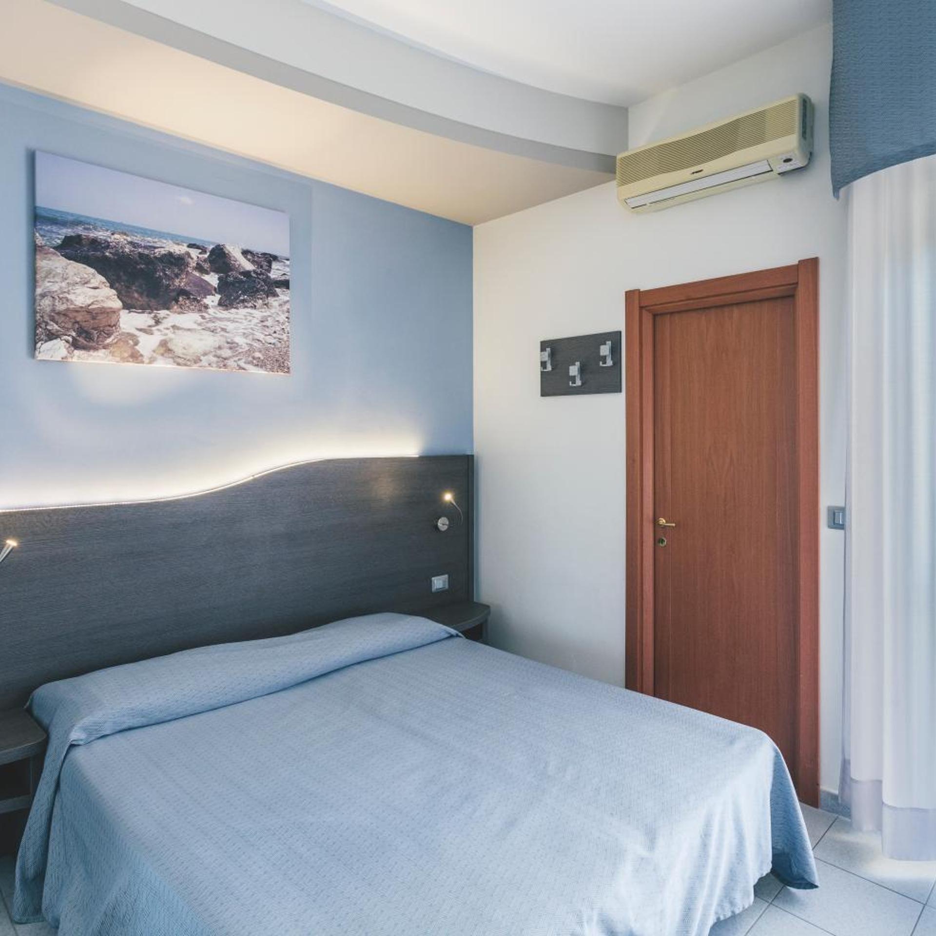 Room, Double or Twin Bed, Sea View