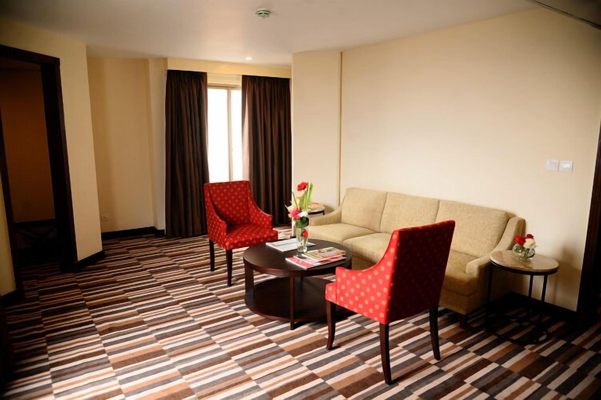 Avari Xpress Gulberg Lahore 30/36