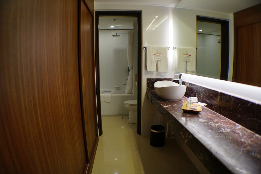 Bayview Park Hotel Manila 50/50