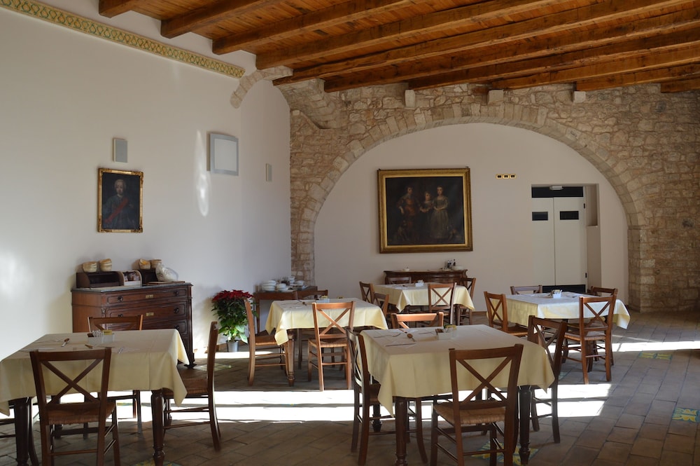 S. Martin Hotel 33/50