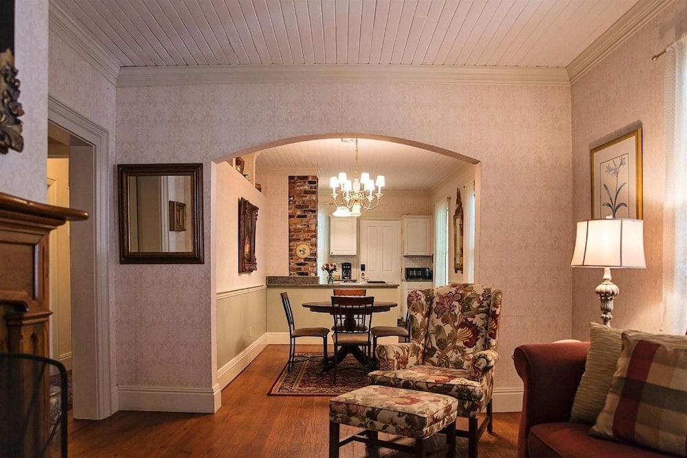 Beaufort Inn 53/64