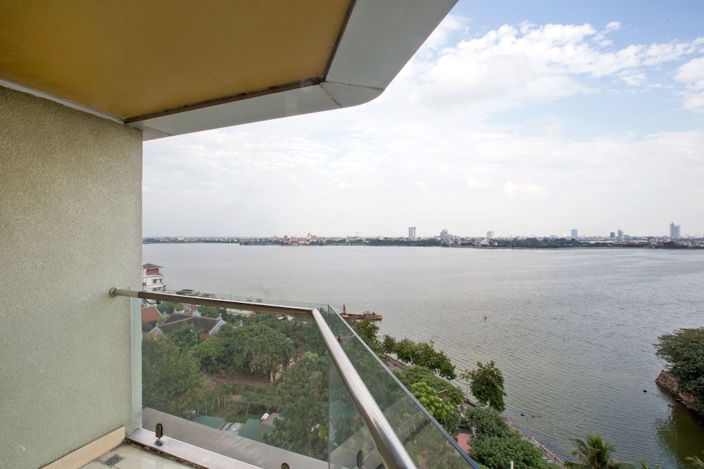Sunset Westlake Hanoi Hotel 71/74