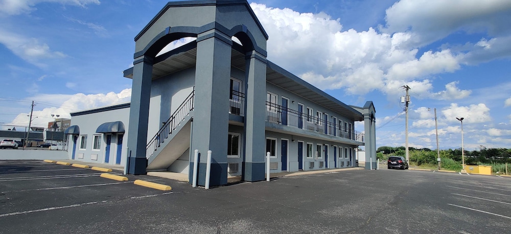 Cedar Cove (ex. Howard Johnson Inn Sandusky Park N. Entrance) 46/52