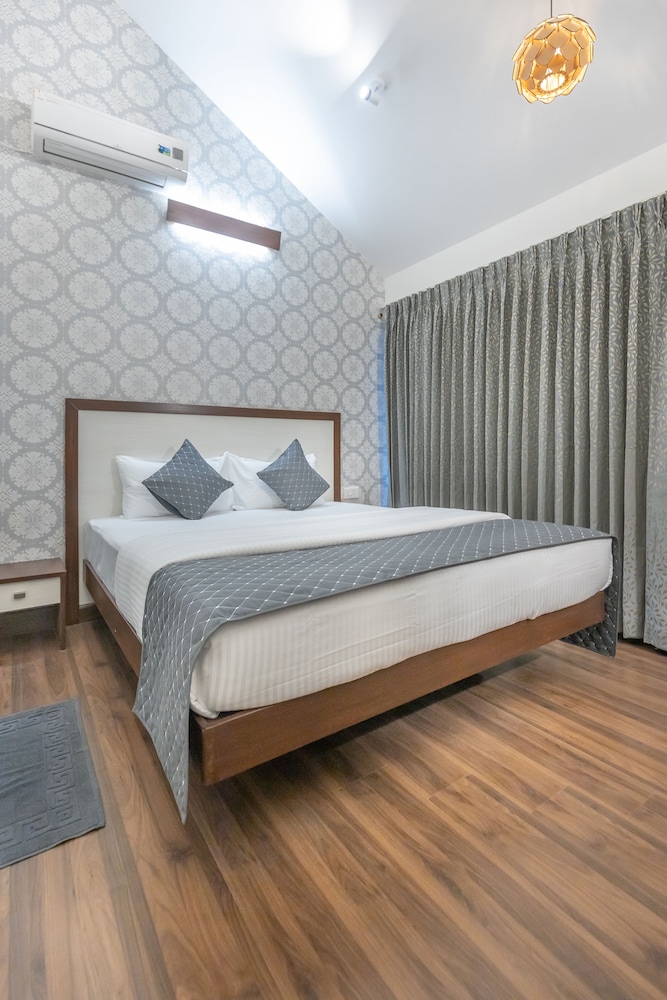 STUDIO, QUEEN BED
