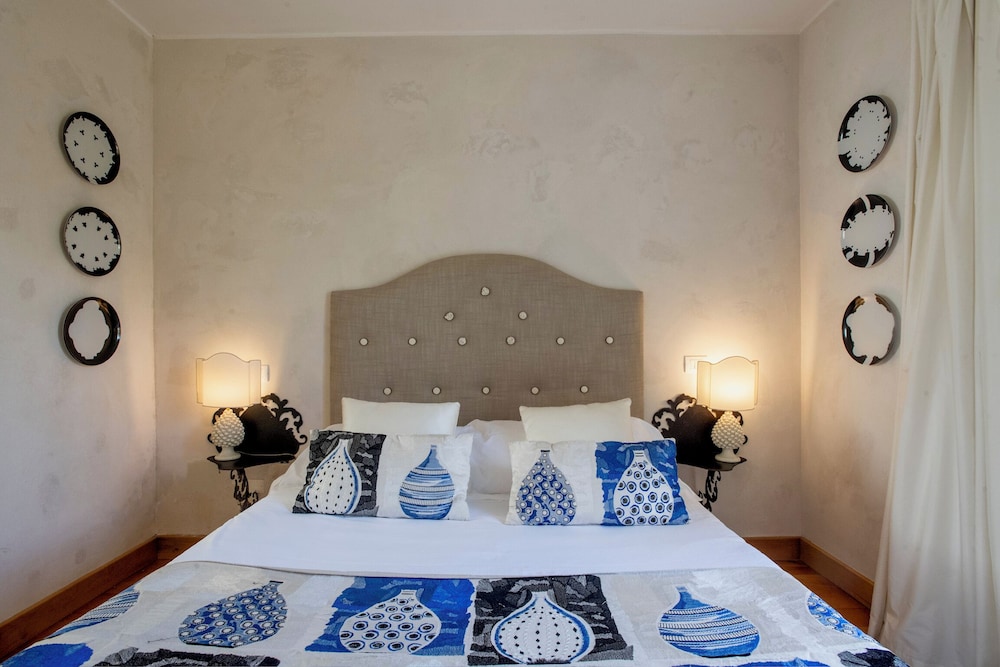 ZAHIR COUNTRY HOUSE 12/50