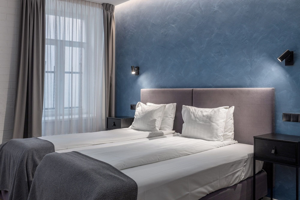 COMFORT, TWIN BEDS