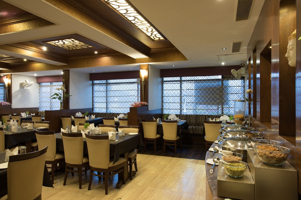 HOTEL SURYA ROYAL 32/41