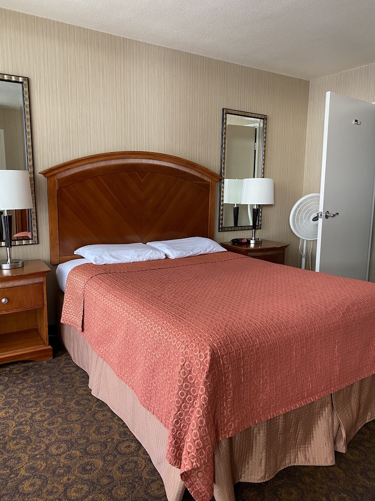 Royal Pacific Motor Inn 11/59