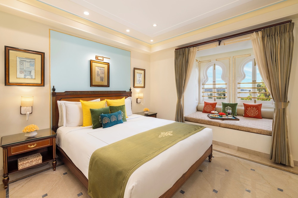 Deluxe Suite Lake View