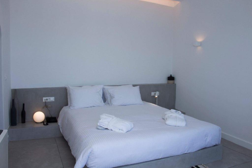 Suite, Queen Bed, Caldera View, Pool Side، Panorama Suites 2/8