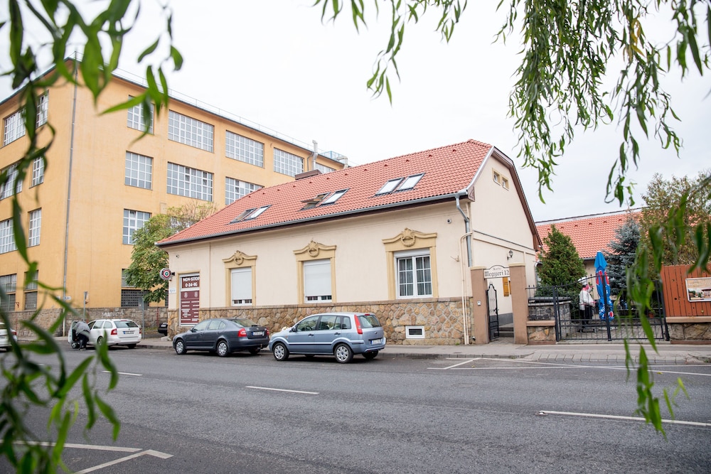 Karin Hotel 24/34