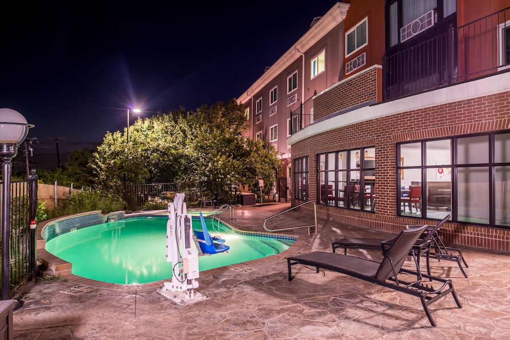 Holiday Inn Express Hotel And Suites Elgin 3/57