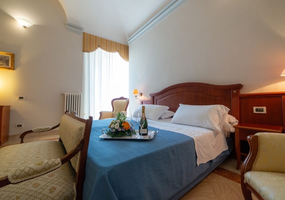 JUNIOR, DOUBLE OR TWIN BED