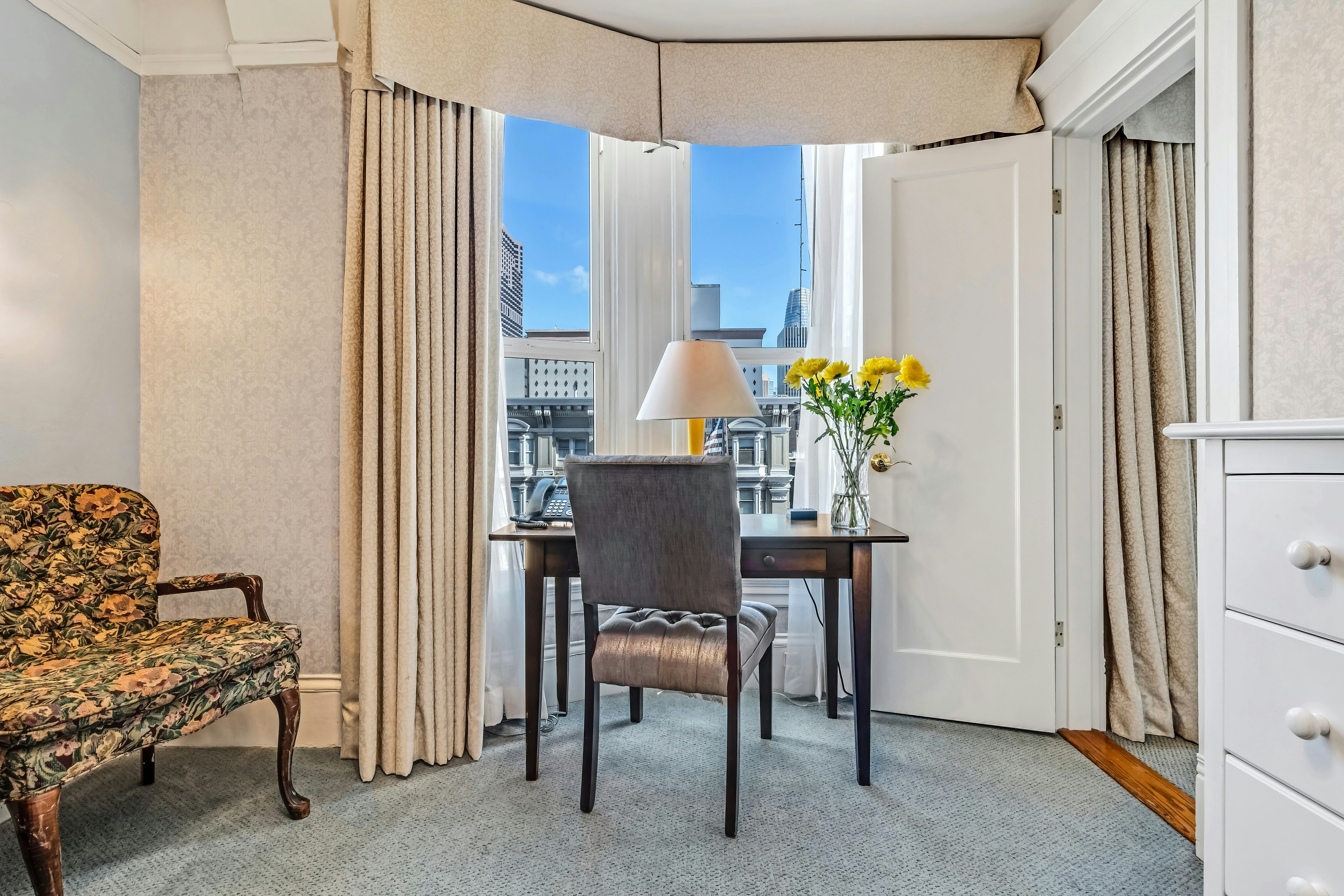Cornell Hotel de France 1/38