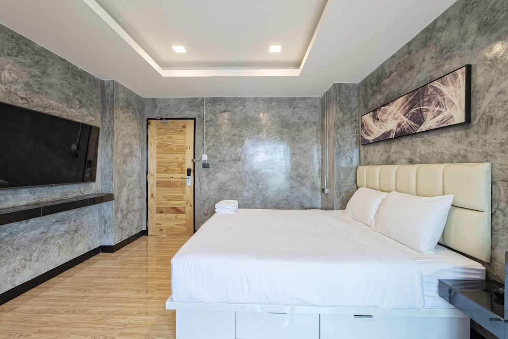DELUXE, DOUBLE BED