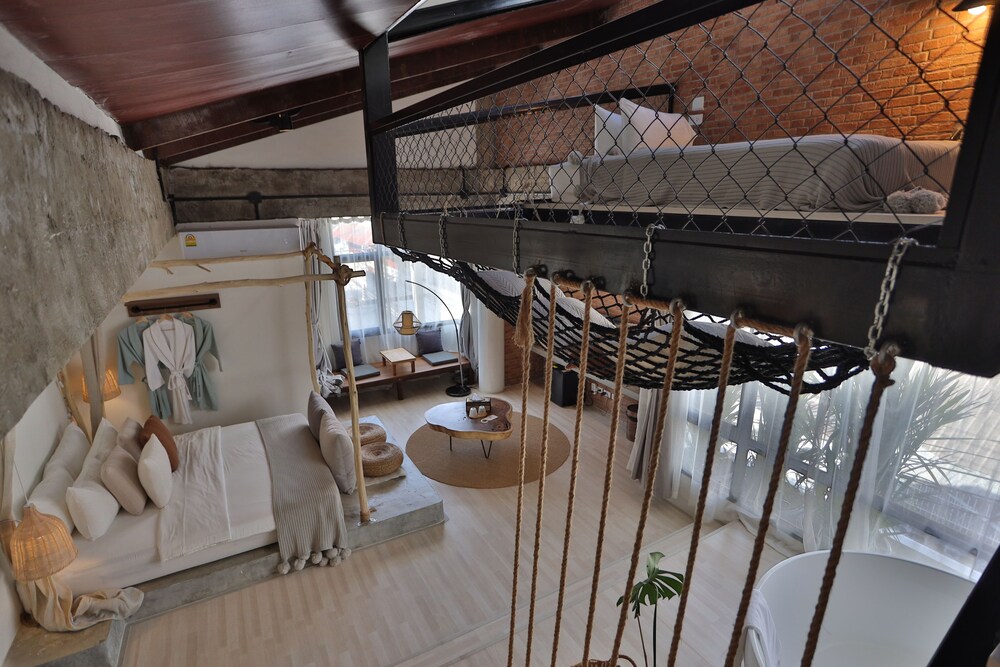 Yolo Bangkok Boutique Hotel 25/50