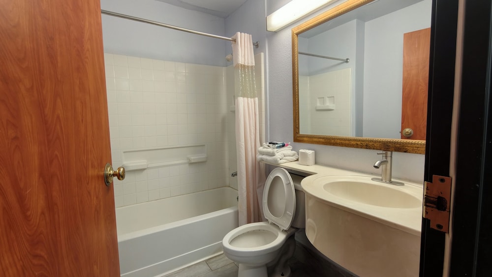 Classic Inn San Marcos, TX 57/60