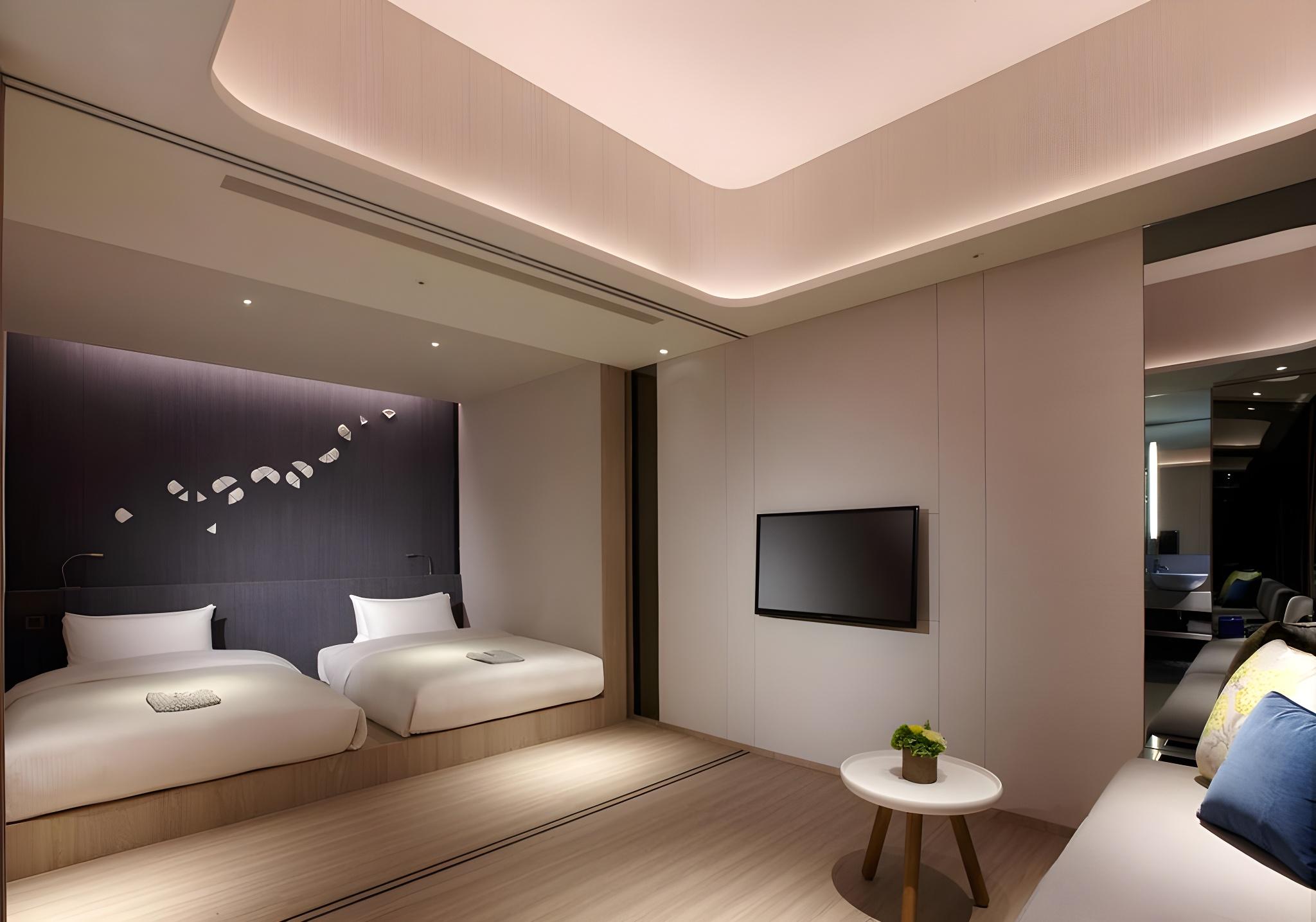 Hollywood, Suite