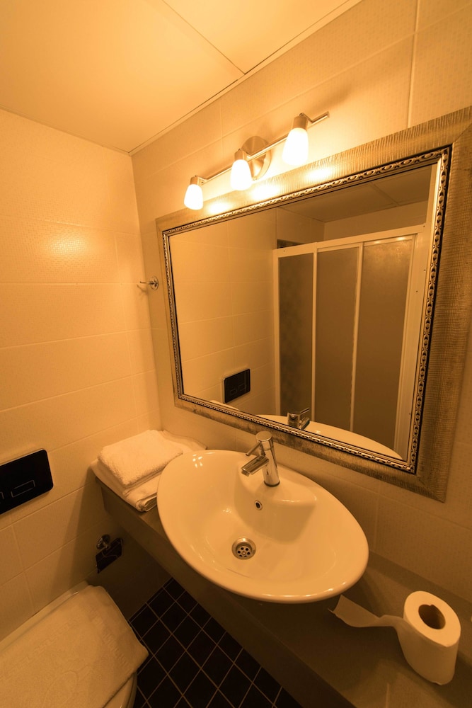 Ileri Hotel & Apartments 46/49