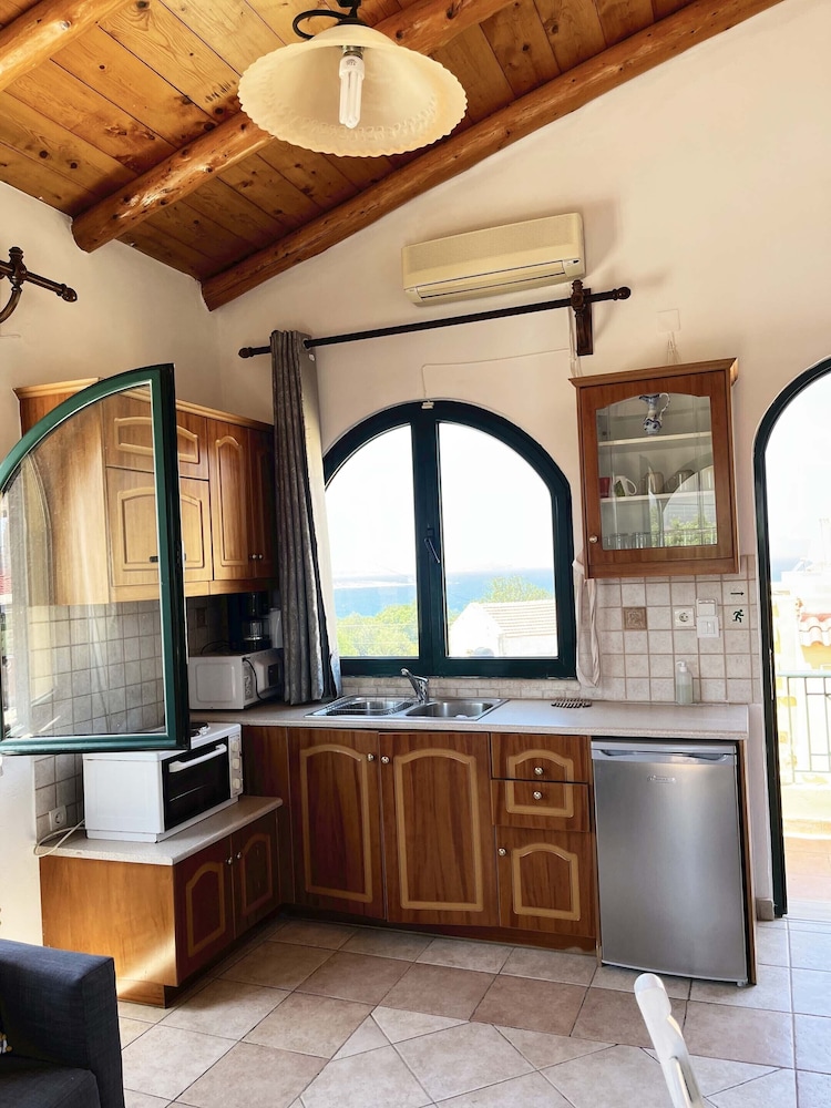 Skandalis Traditional Suites 24/50