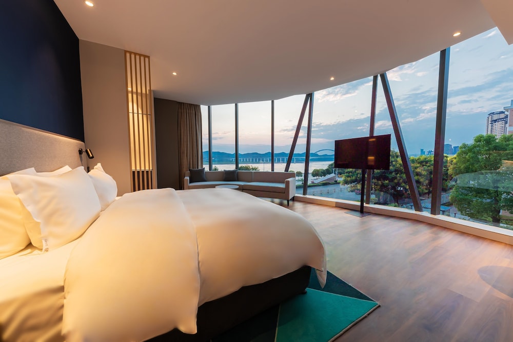 Holiday Inn Express Yichang Riverside 73/81