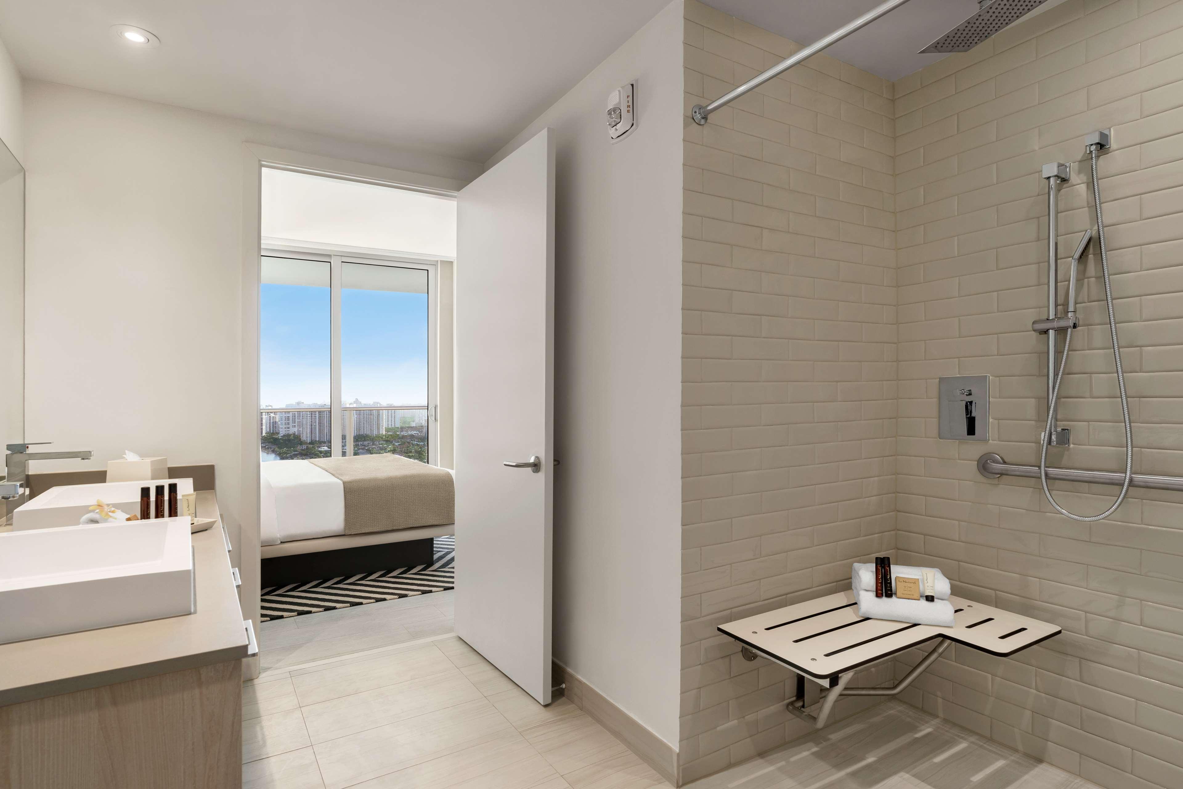 جناح لذوي الإعاقة، Hyde Beach House 4/4