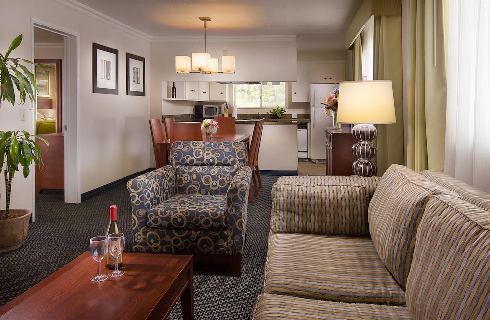 WEST BEACH INN A COAST HOTEL 42/65