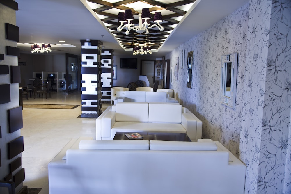 Adella Side Hotel 33/73