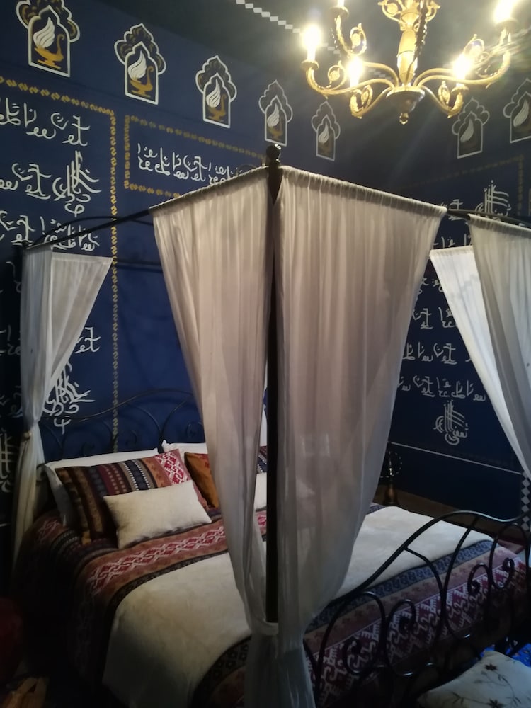 Mirabilia Arab House 18/28