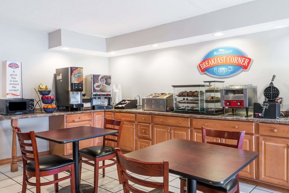 Baymont By Wyndham Cambridge 15/21
