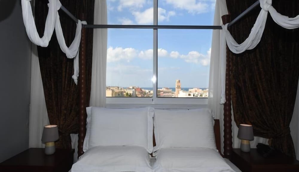 Ephira Hotel 24/56