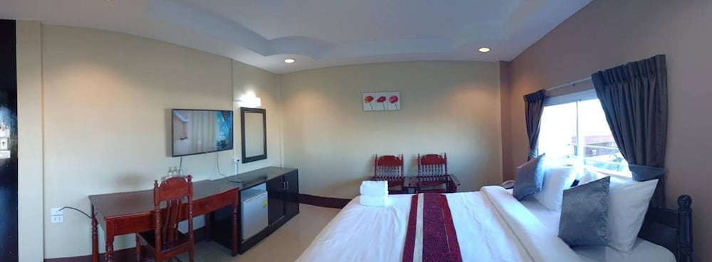 Submukdaphoomplace Hotel 24/50