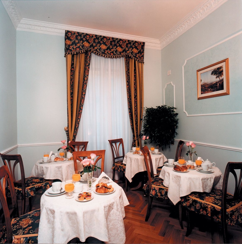 Hotel Cellini 50/61