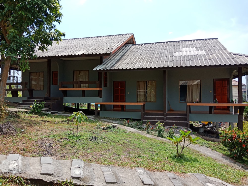 Phupha Bungalow 8/48