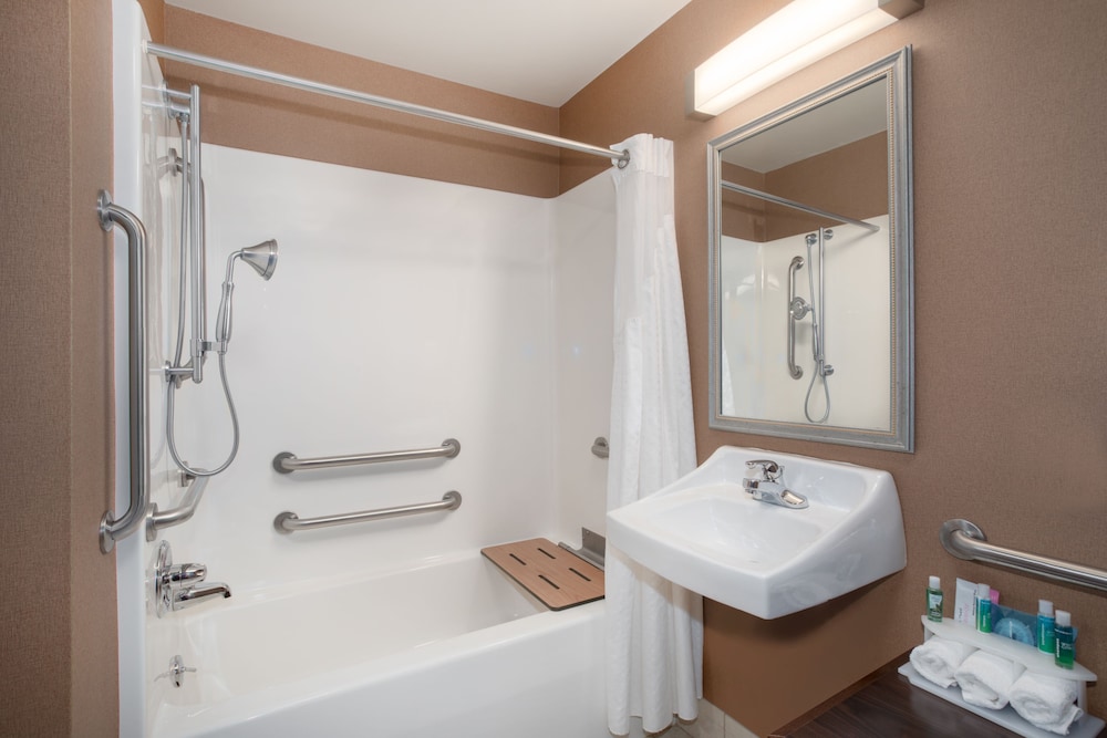 Holiday Inn Express Hotel Suites Yankton 29/71