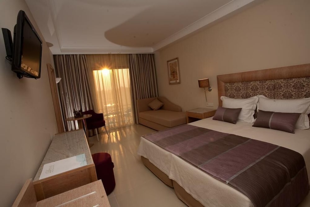 Bomo Danai Hotel 12/38