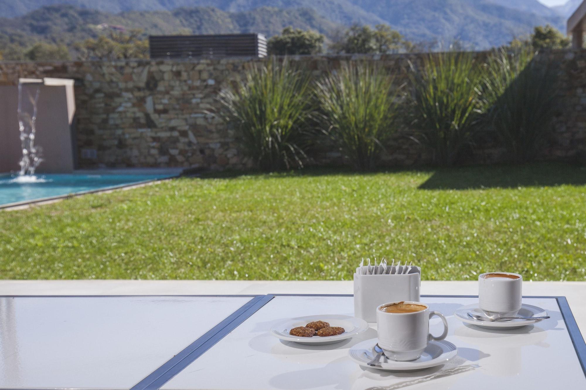 AMALINAS HOTEL 27/33