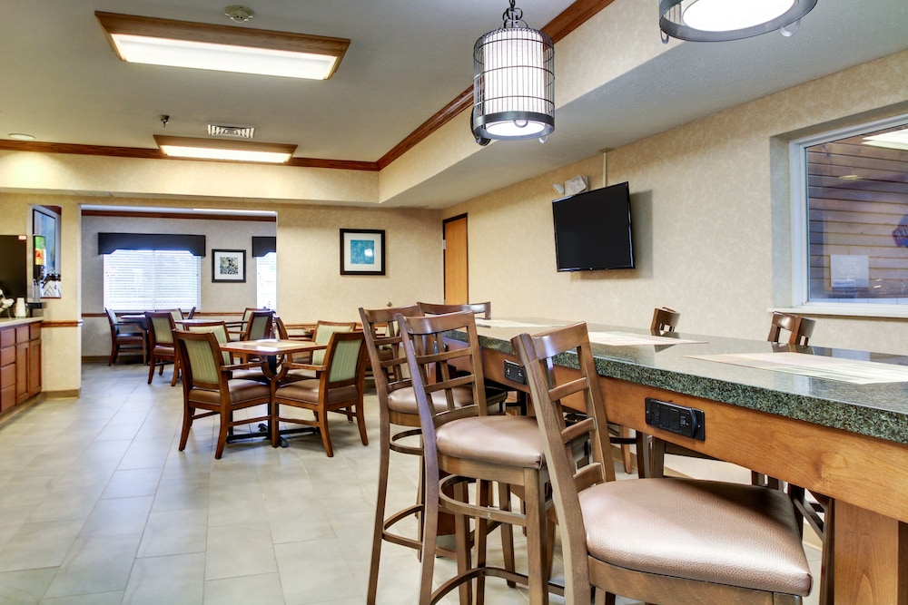 Galesburg Inn and Suites 37/42