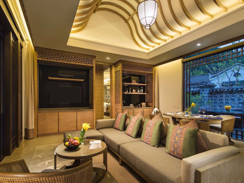 Banyan Tree Yangshuo 25/50