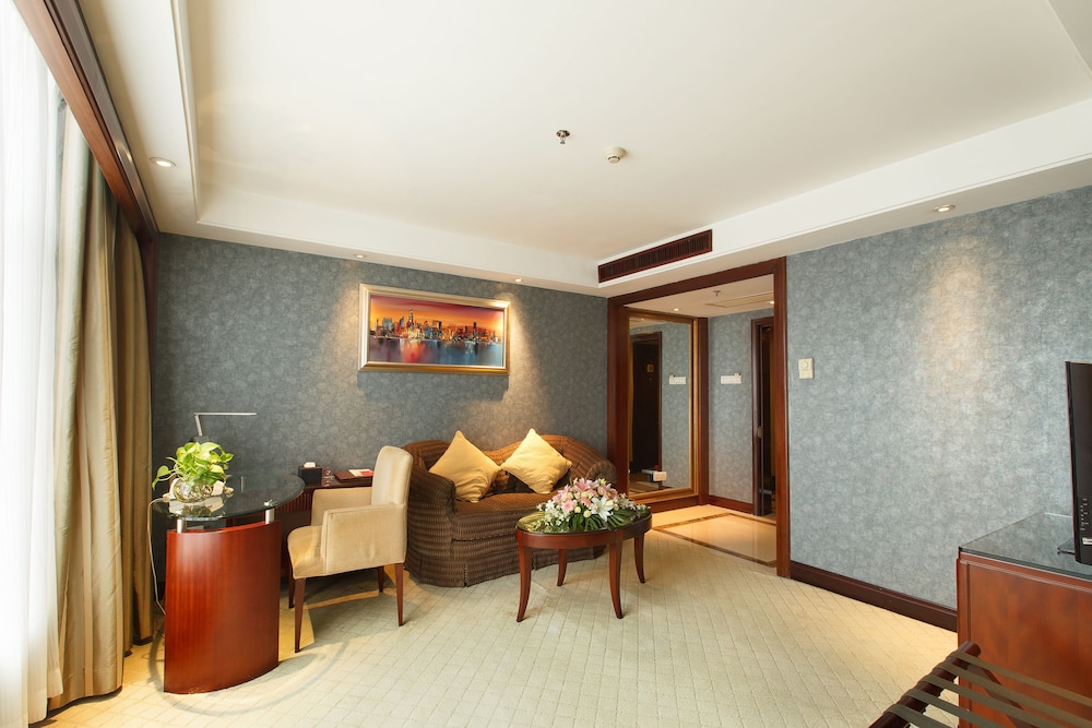 GRAND ROYAL HOTEL 17/24