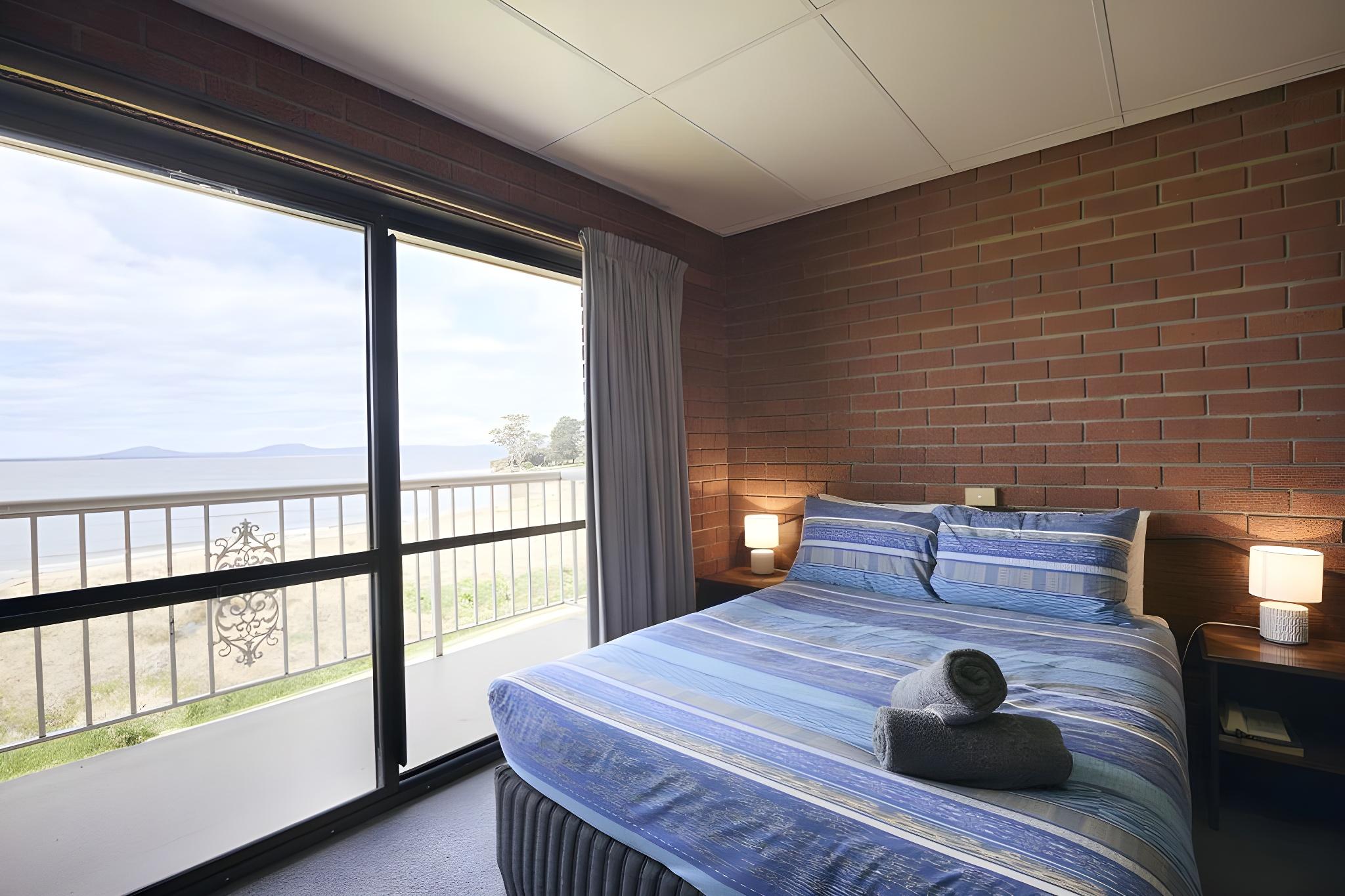 Room, Water View