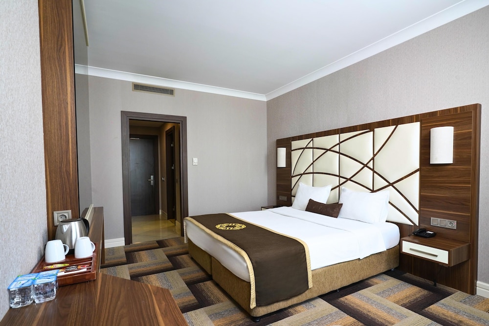 The Grand Mira Hotel 14/50